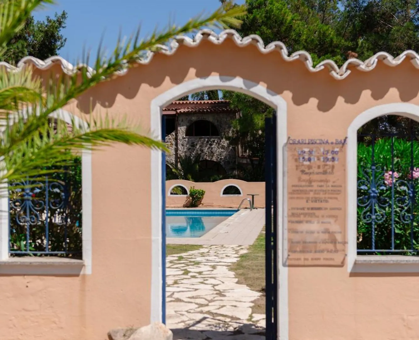 Hotel Amareclub Rocca Dorada Santa Margherita di Pula 4*,